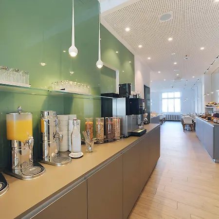 Am Bahnhof Готель