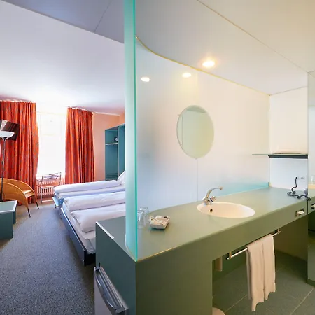 Am Bahnhof Otel