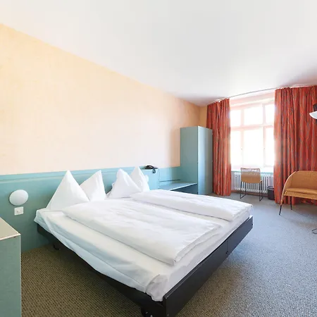 Am Bahnhof Otel