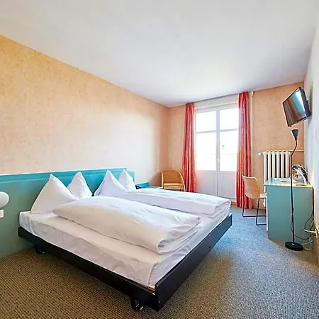 Otel Am Bahnhof 3*