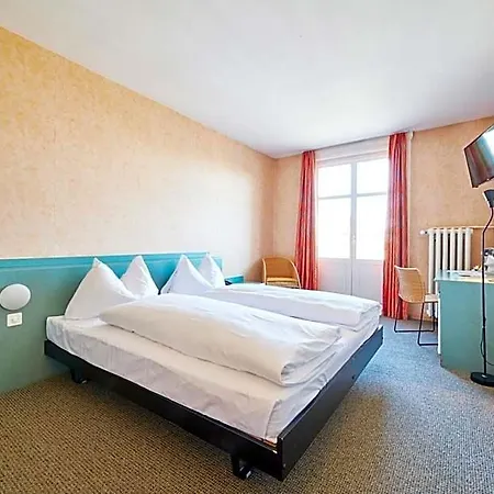 Am Bahnhof Otel