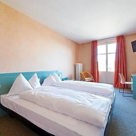 Am Bahnhof Otel