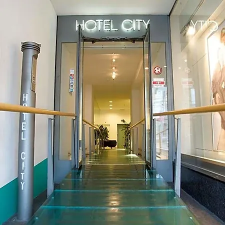 Am Bahnhof Otel