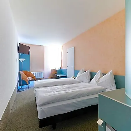 Otel Am Bahnhof 3*
