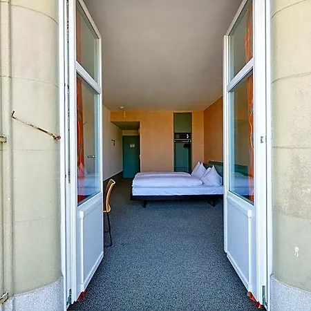 Am Bahnhof Otel