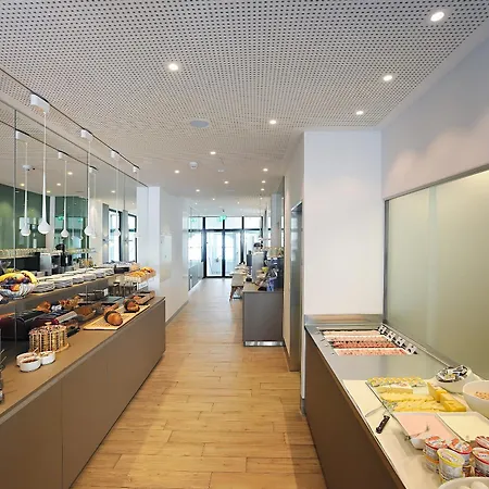 Готель Am Bahnhof