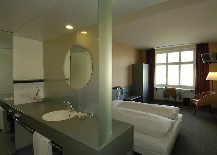 فندق سيتي ام باهنهوف برن